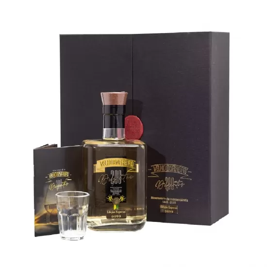 Cachaça Velho Barreiro 200 Anos Edição Comemorativa 700ML